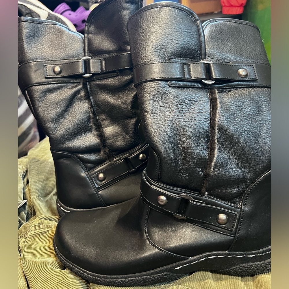 Fur lined boots 11W